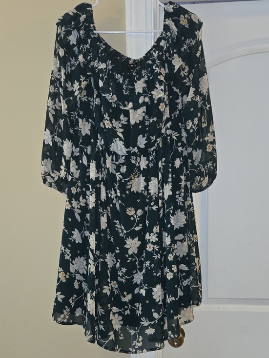 torrid Dresses & Skirts - torrid Green Floral Off Shoulder Dress with Cream Blooms